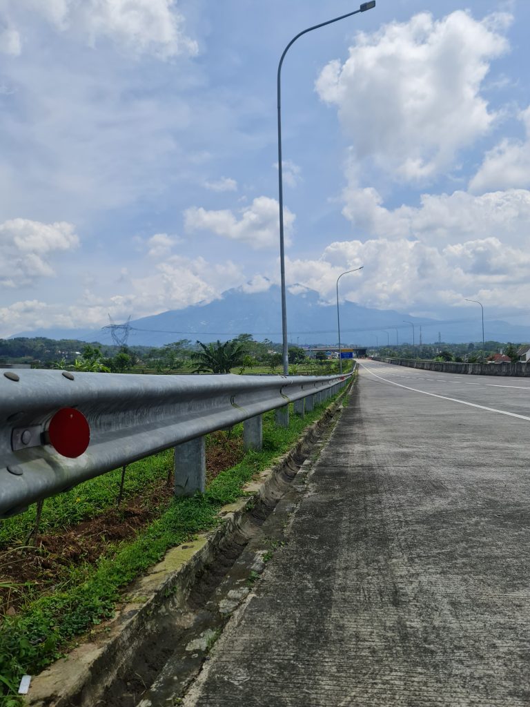 Flex Beam Guardrail 768x1024 1 - Sinergy Sarana Baja
